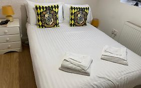 Apartamento de 1000 m² en Watford, con 3 habitación(es) y 1 baño(s) privado(s)
